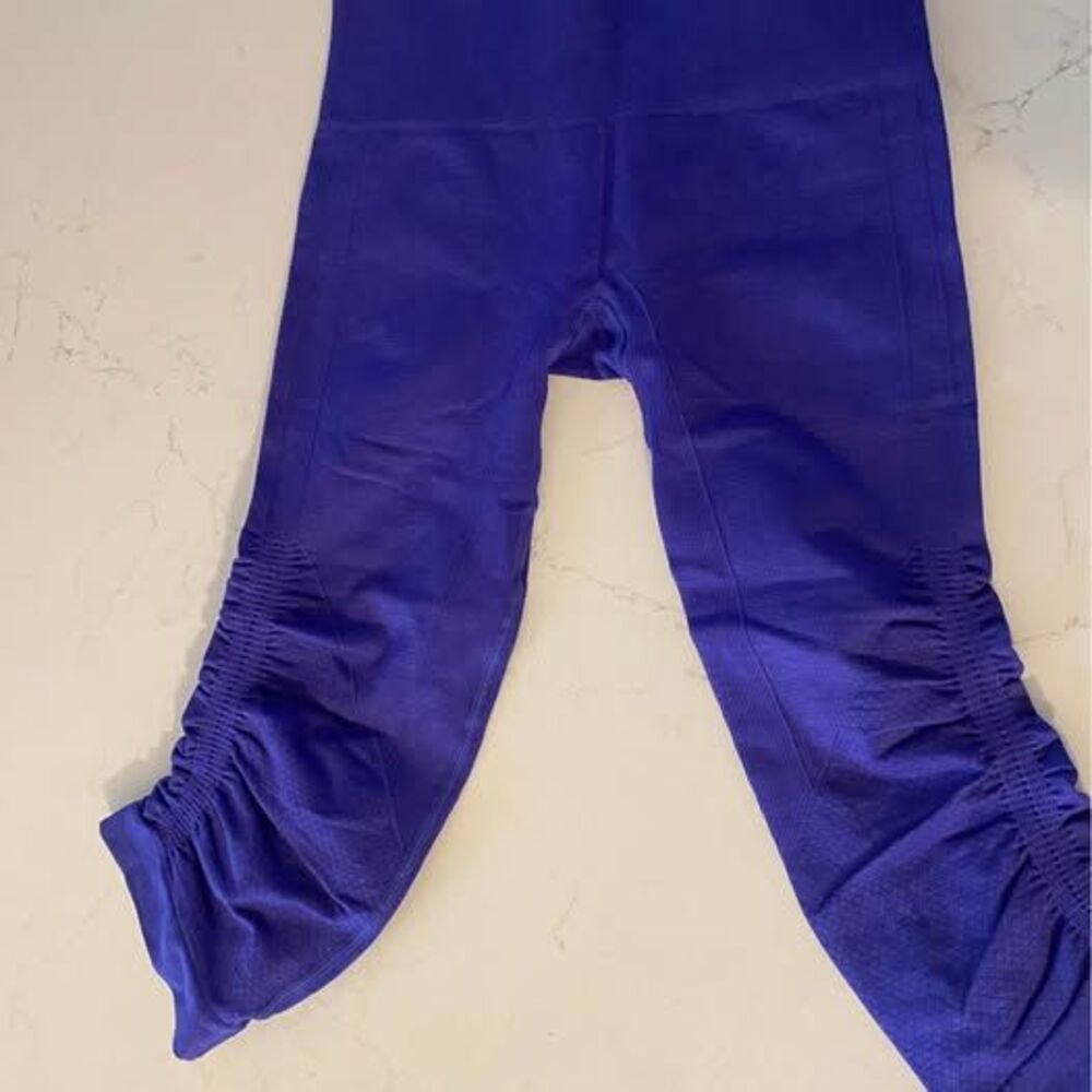 Lululemon size 4 small blue the flow 2 crop $25 Stamford or ship